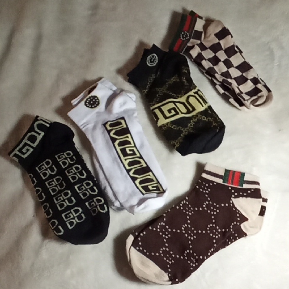 NEW FASHION FIVE PAIRS OF WOMENS SOCKS!